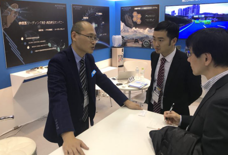 自行科技CEO关艳峰博士在日本国际汽车技术展上接受彭博社专访